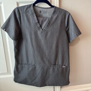 FIGS Gray Women’s Shirt and Jogger Set